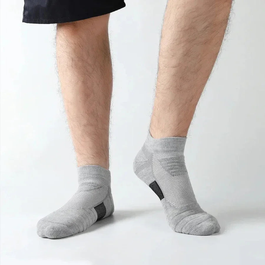 Anti Slip Cotton Sports Socks For Soccer Basketball